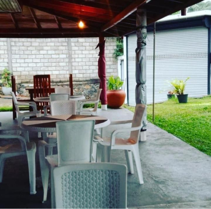 ديكويلاّ تين Tharurashmi Sea Pond Villa & Surf Hostel - Hiriketiya المظهر الخارجي الصورة