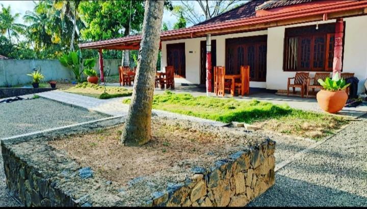 ديكويلاّ تين Tharurashmi Sea Pond Villa & Surf Hostel - Hiriketiya المظهر الخارجي الصورة