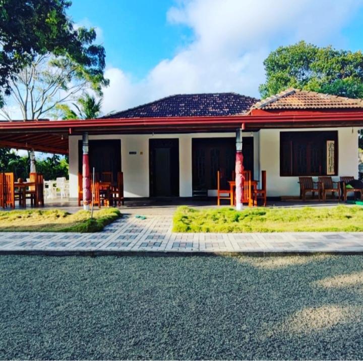 ديكويلاّ تين Tharurashmi Sea Pond Villa & Surf Hostel - Hiriketiya المظهر الخارجي الصورة