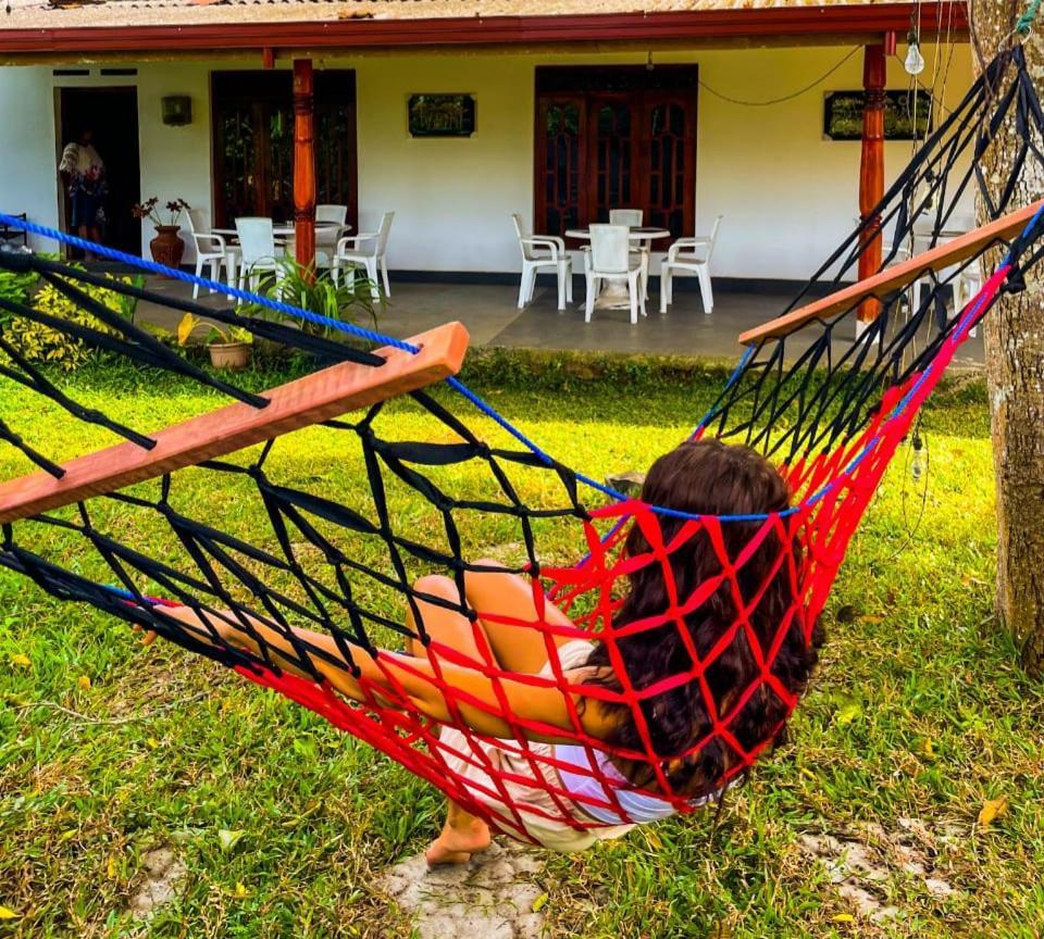 ديكويلاّ تين Tharurashmi Sea Pond Villa & Surf Hostel - Hiriketiya المظهر الخارجي الصورة
